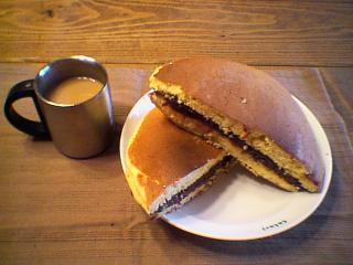 ホットケーキどら焼き（巨大）