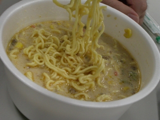 明星一平ちゃん味噌味+牛乳