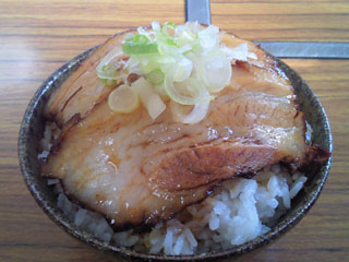 半チャーシュー丼