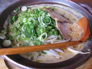 土鍋味噌とんこつ ねぎトッピング 麺