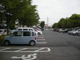 図書館駐車場