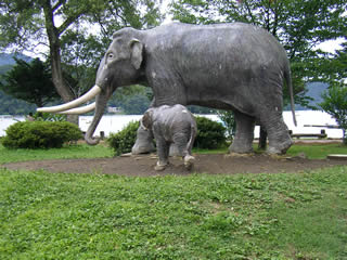 野尻湖-ゾウの像