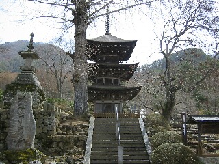 前山寺三重塔